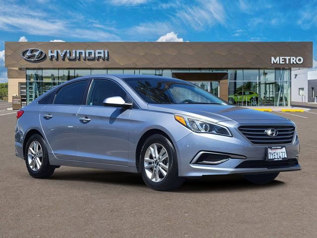 Used 2017 Hyundai Sonata SE image 1