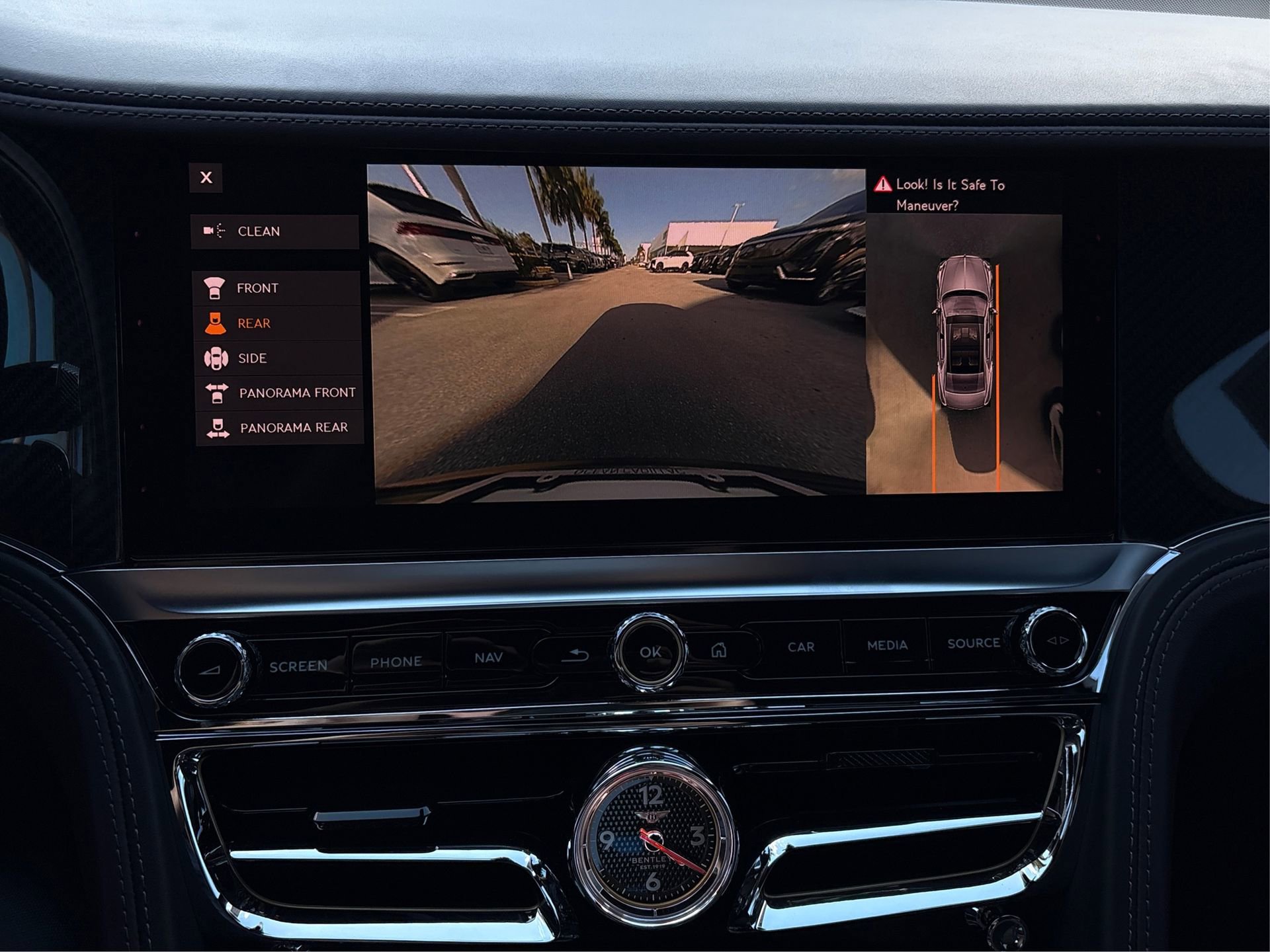 Used 2023 Bentley Flying Spur V8 image 25