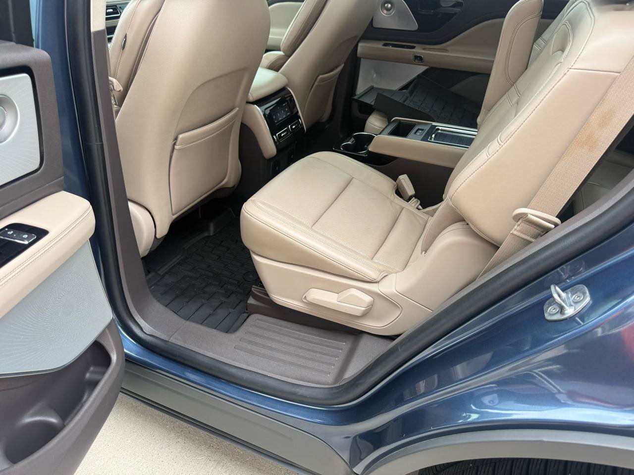Used 2020 Lincoln Aviator Reserve w/ Equipment Group 202A AWD/4WD image 14