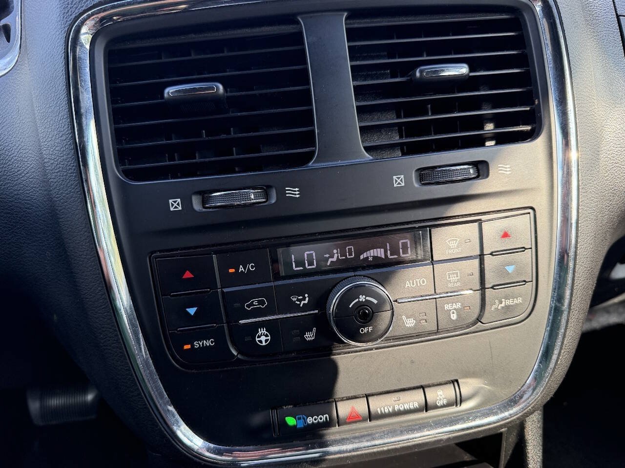 Used 2018 Dodge Grand Caravan GT FWD image 19