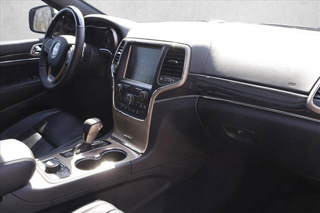 Used 2017 Jeep Grand Cherokee Overland AWD/4WD image 29