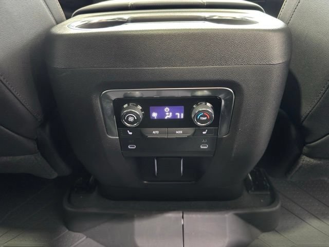 New 2026 Chevrolet Suburban Premier w/ Sun And Tow Package AWD/4WD image 17