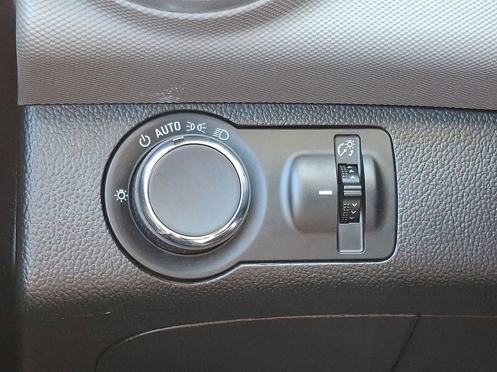 Used 2020 Chevrolet Sonic LT image 23