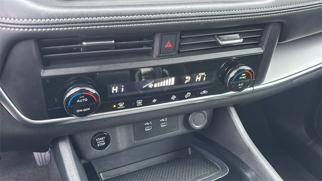 Used 2024 Nissan Rogue SV image 19