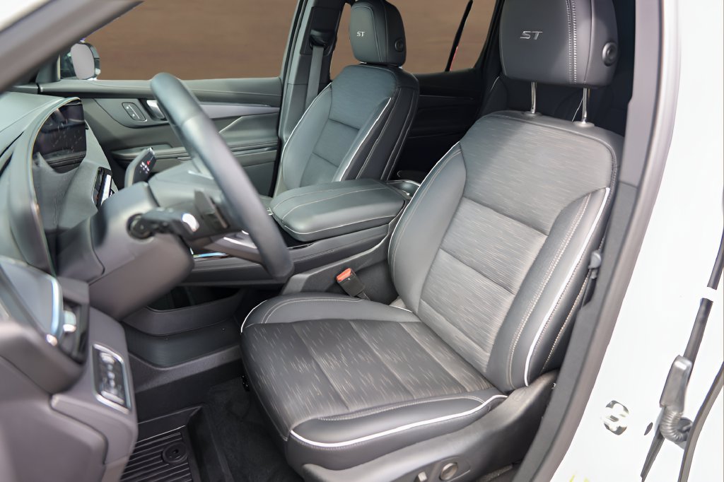 Used 2026 Buick Enclave Sport Touring w/ Power Package FWD image 7