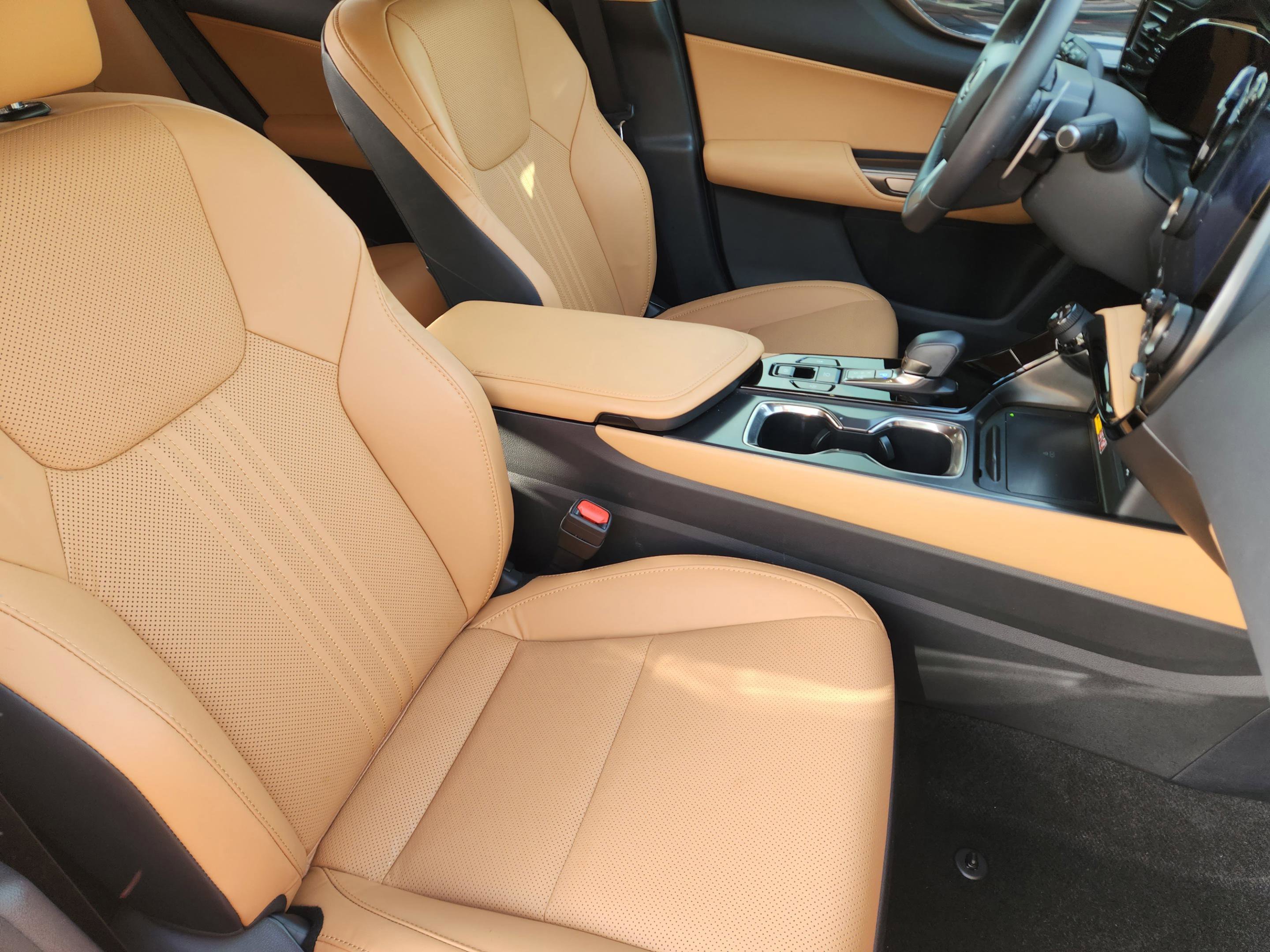 Used 2025 Lexus NX 250 FWD w/ Towing Package (2000 Lbs) image 15