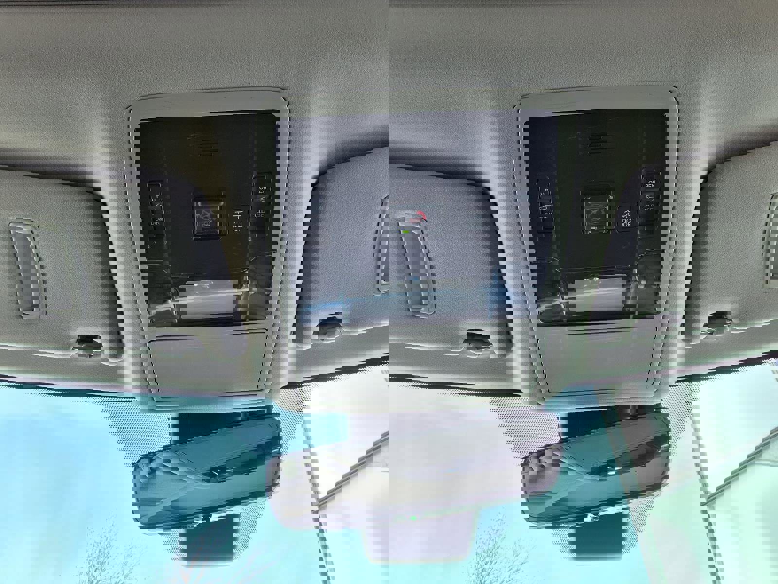 Used 2020 Lexus RX 350L Premium w/ Premium Package image 24