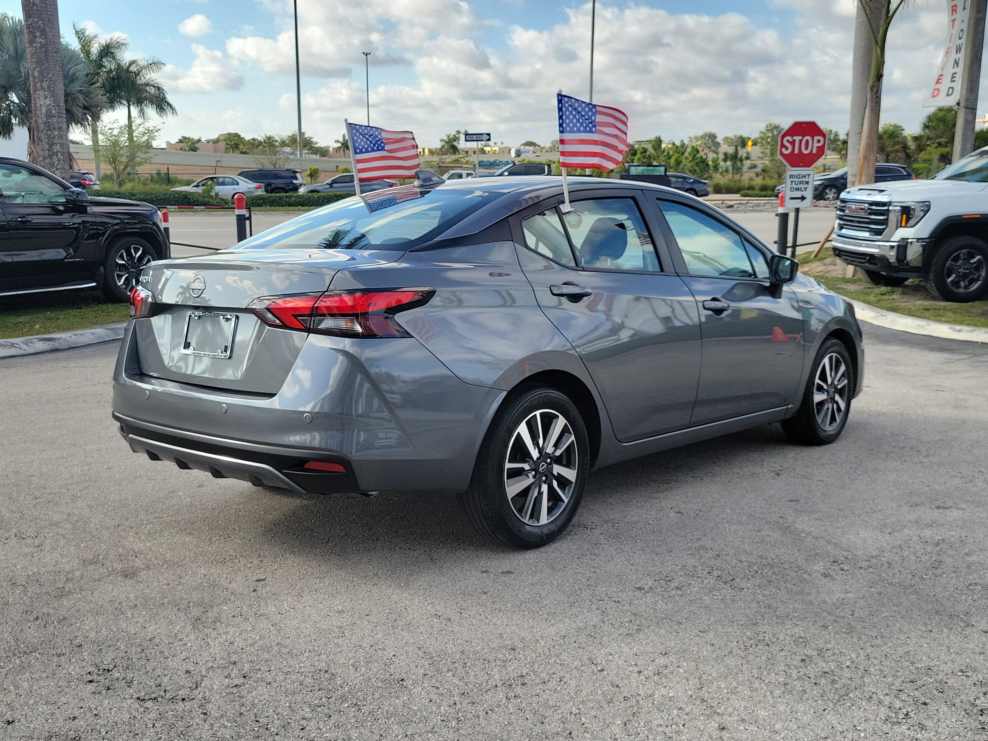Used 2025 Nissan Versa SV image 5