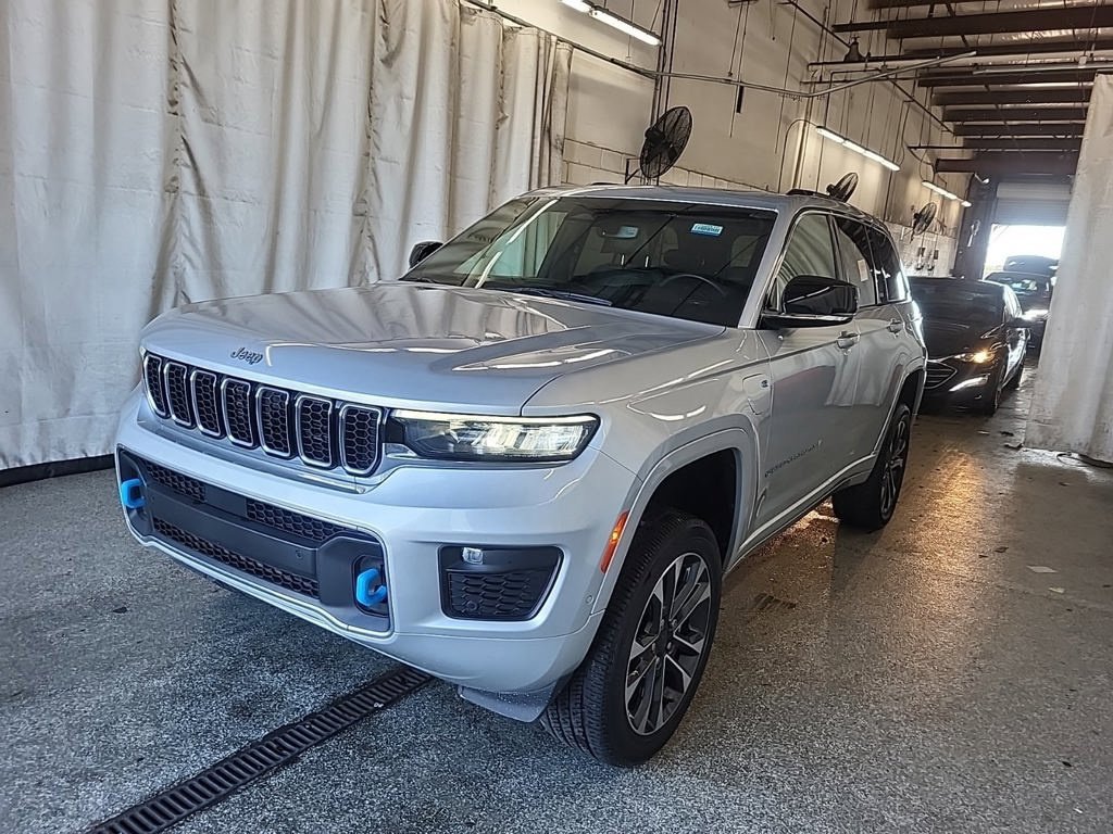 Used 2023 Jeep Grand Cherokee Overland AWD/4WD image 21