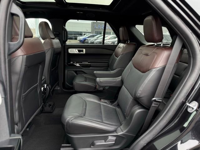 Used 2023 Ford Explorer Platinum w/ Technology Package image 16