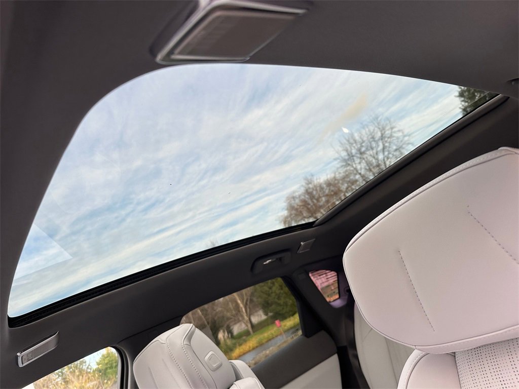 New 2026 Cadillac Optiq Luxury 2 image 23