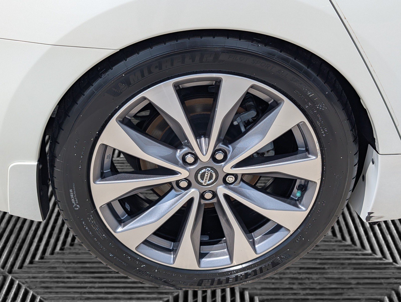 Used 2021 Nissan Maxima Platinum w/ Sport Mat Group FWD image 27