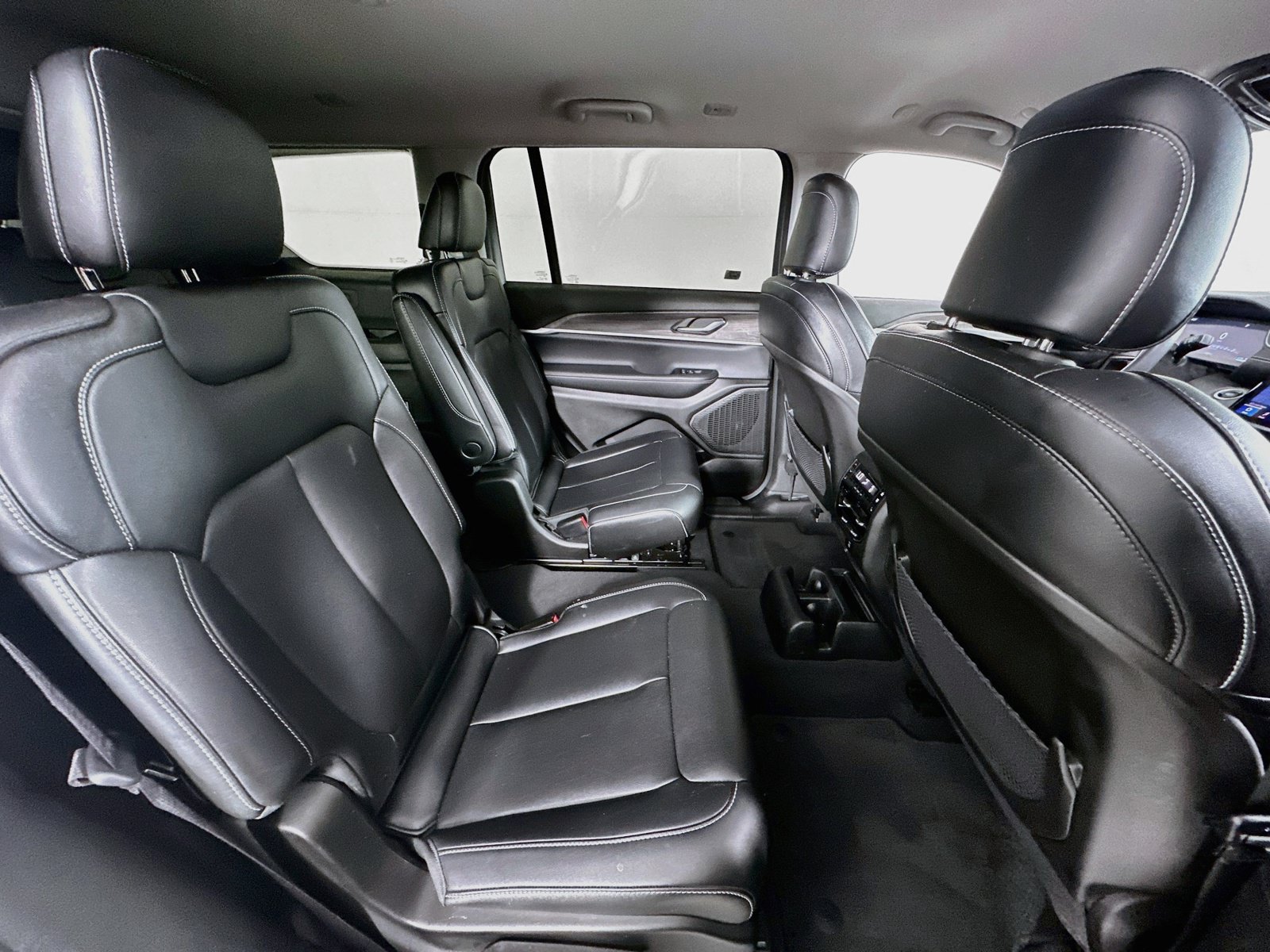 Used 2023 Jeep Grand Cherokee L Limited RWD image 28