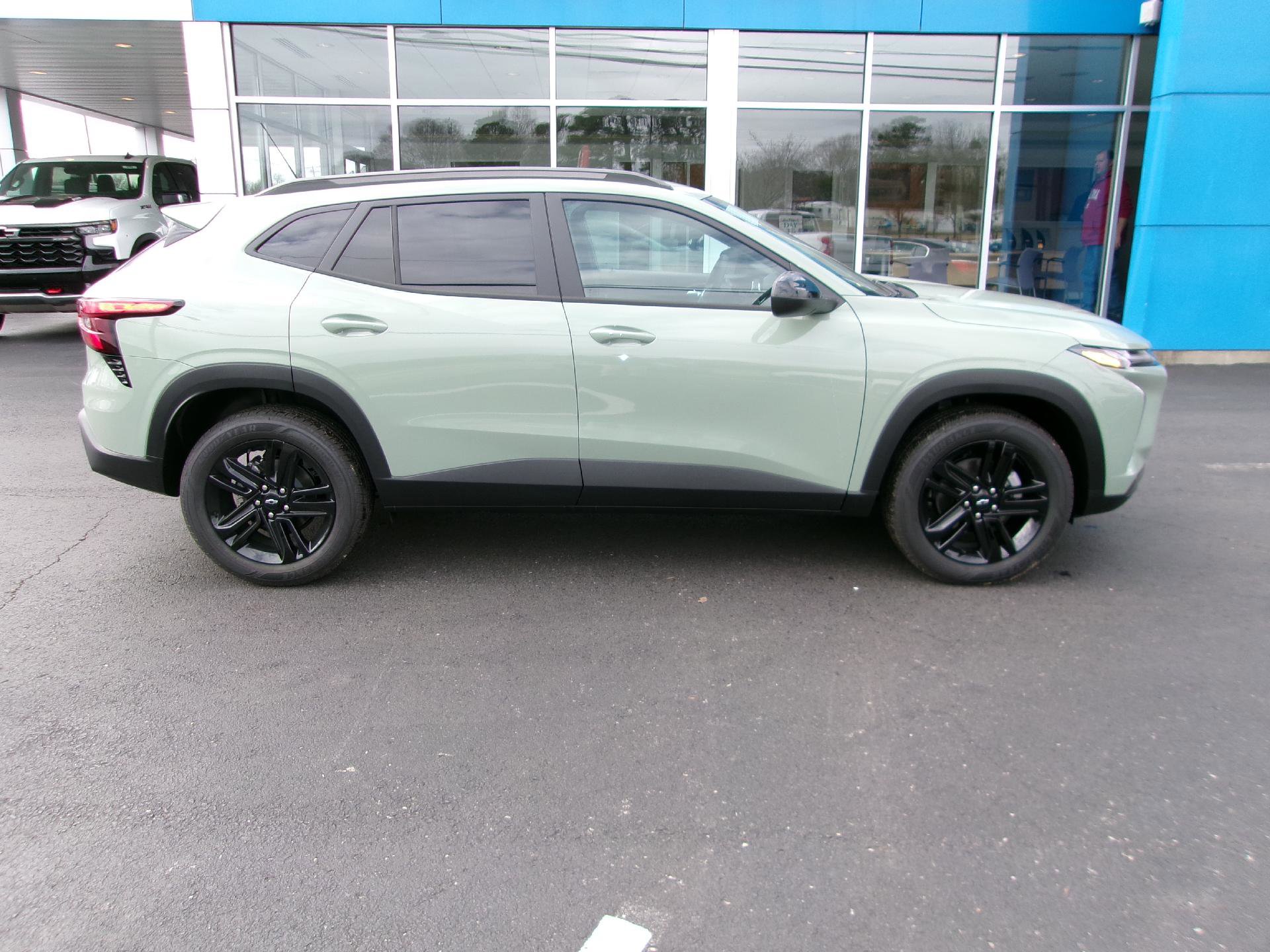 New 2026 Chevrolet Trax ACTIV w/ Sunroof Package image 2