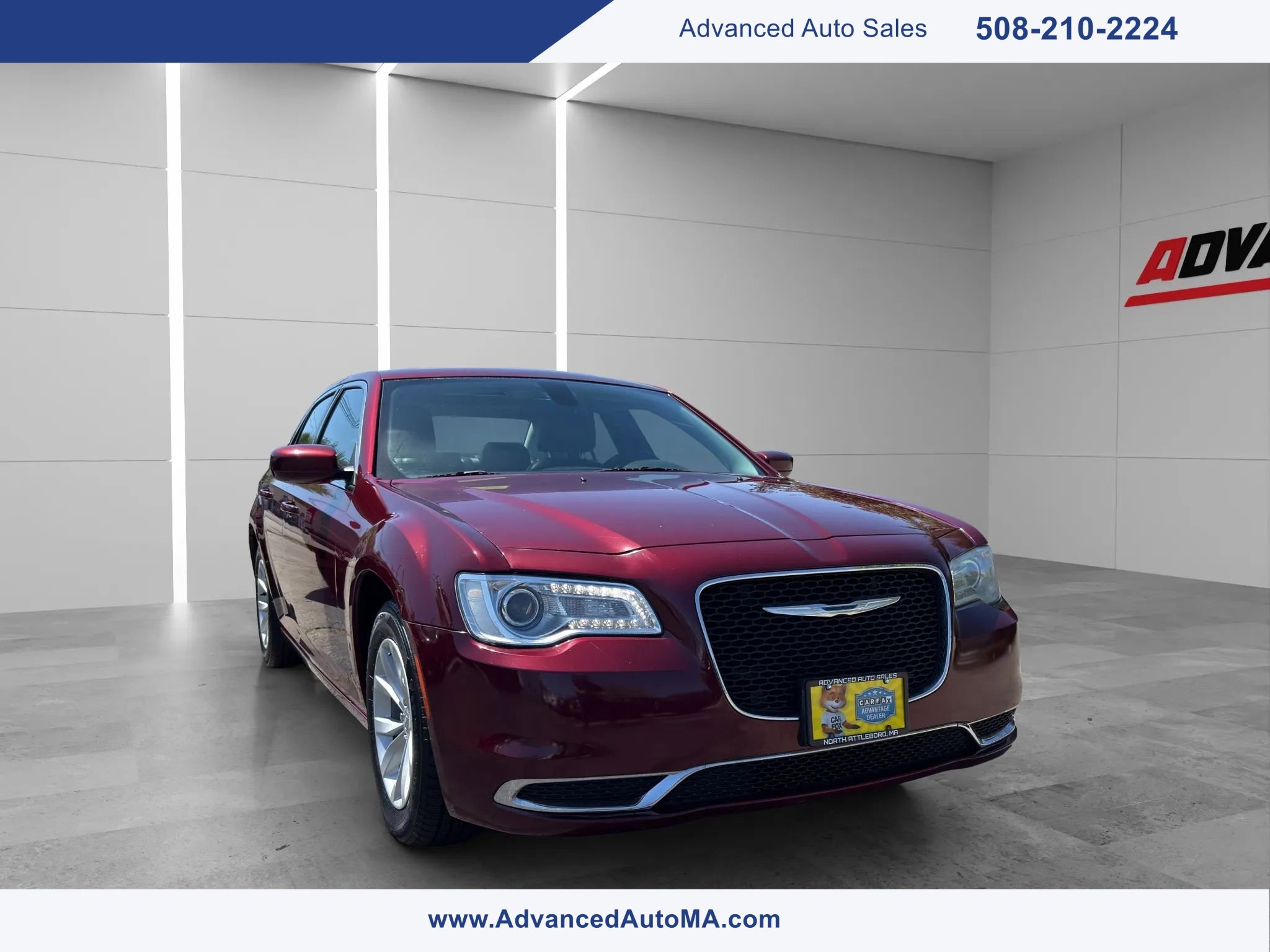 Used 2015 Chrysler 300 Limited RWD image 1