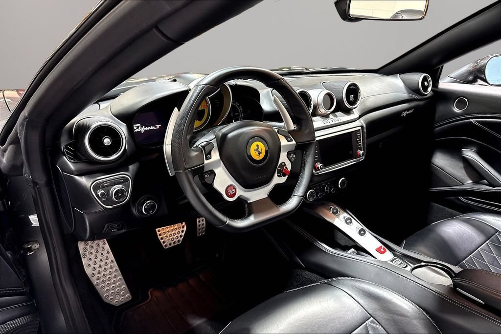 Used 2015 Ferrari California T RWD image 14