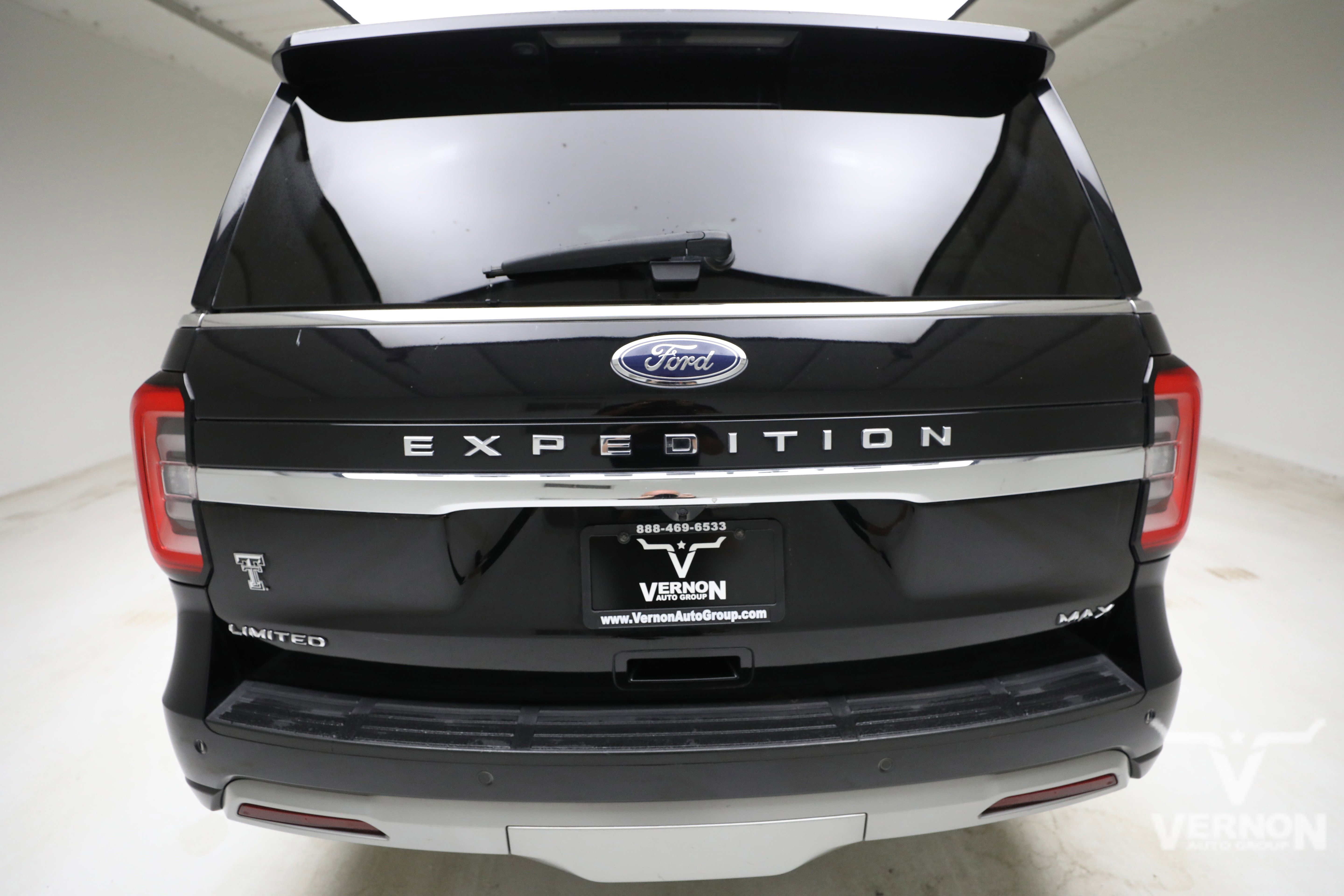 Used 2023 Ford Expedition Max Limited AWD/4WD image 3