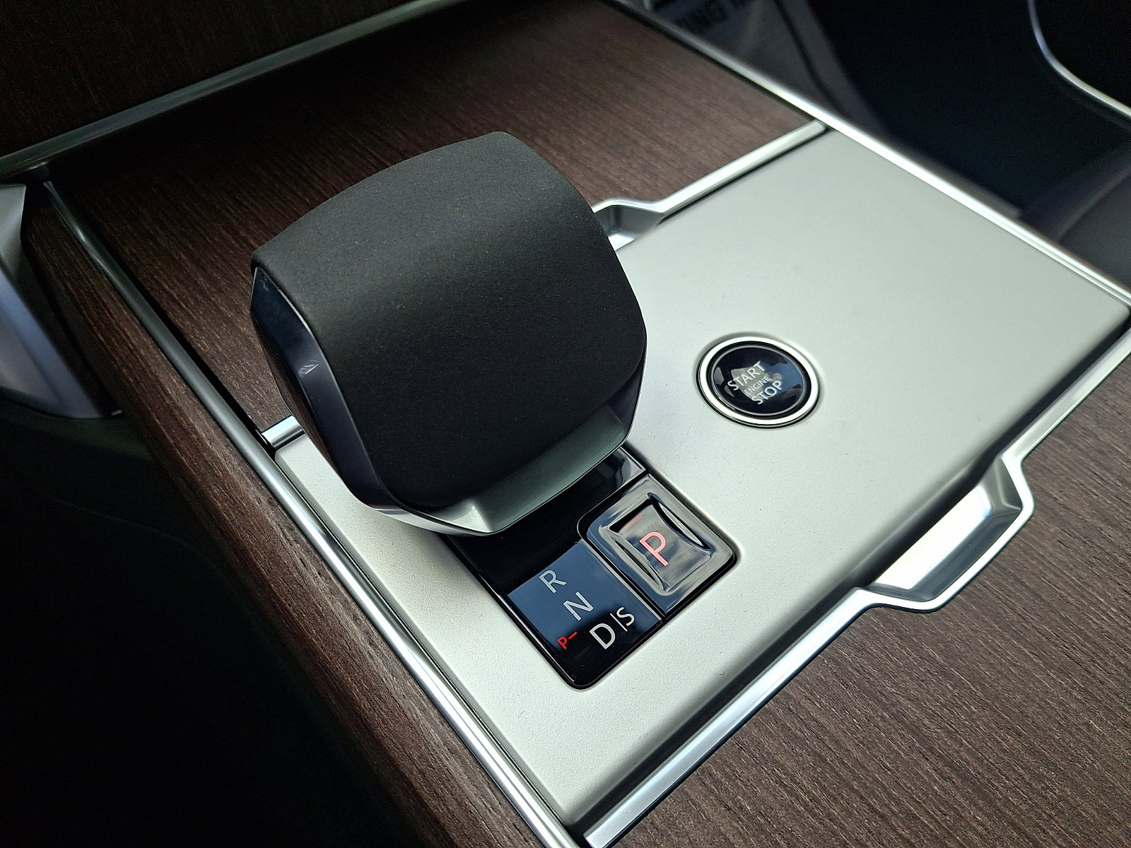 New 2026 Land Rover Range Rover SE AWD/4WD image 13