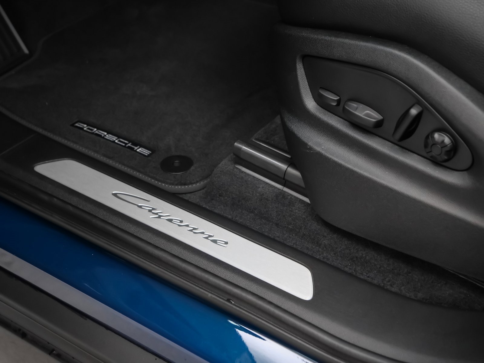 Used 2024 Porsche Cayenne image 27