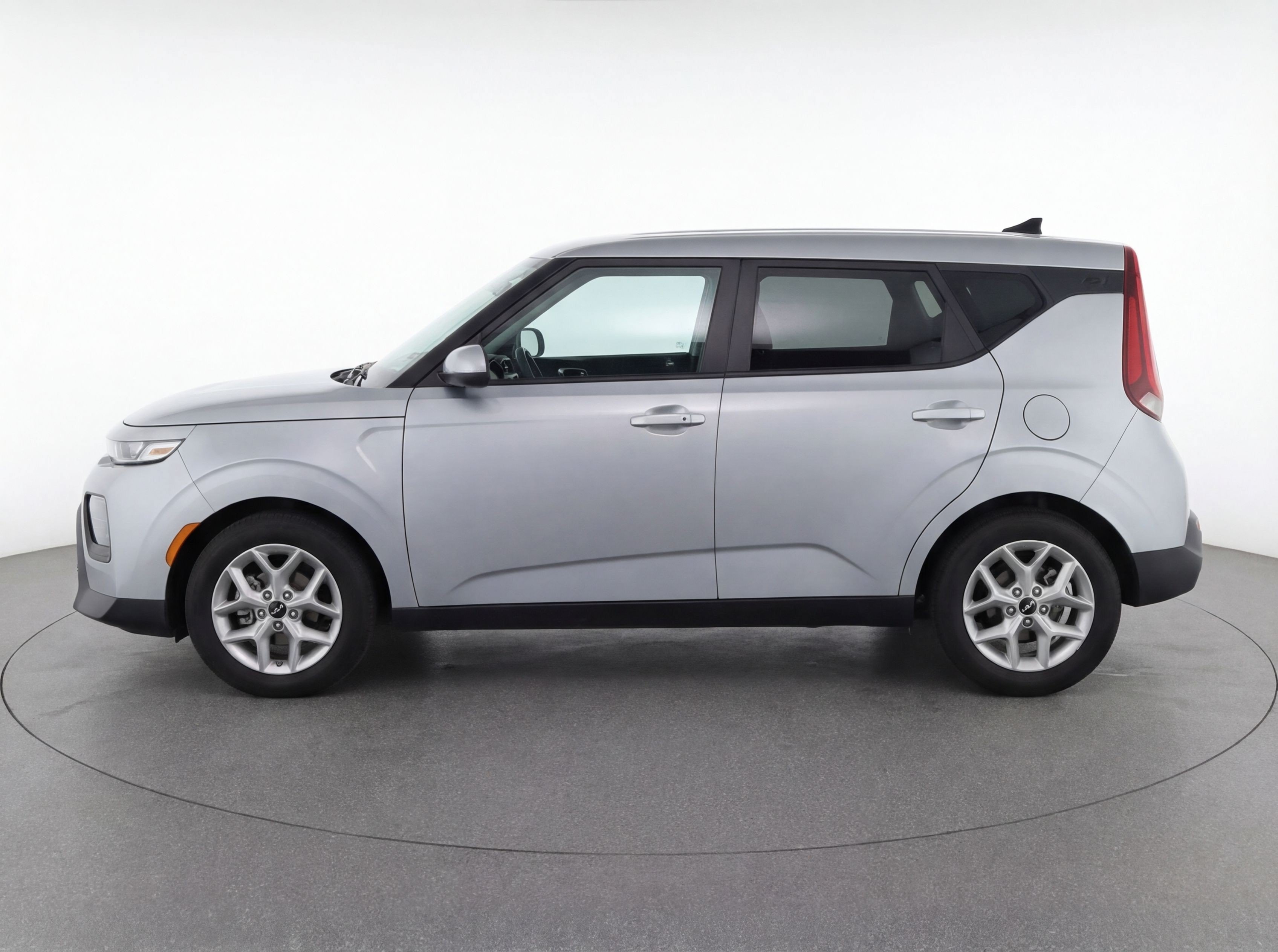 Used 2024 Kia Soul LX w/ Option Group 015 FWD image 5