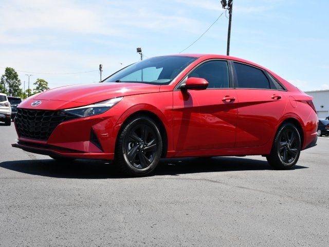 Used 2021 Hyundai Elantra SEL w/ Cargo Package FWD image 3