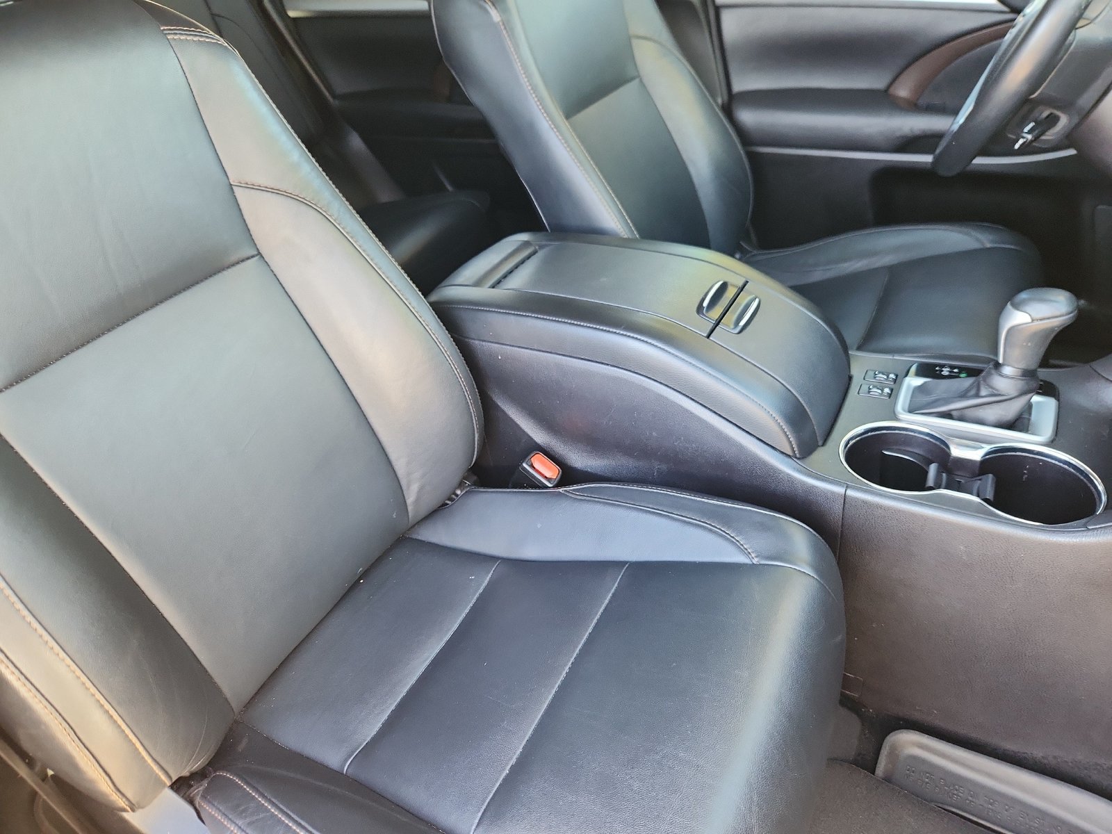 Used 2018 Toyota Highlander XLE AWD/4WD image 15