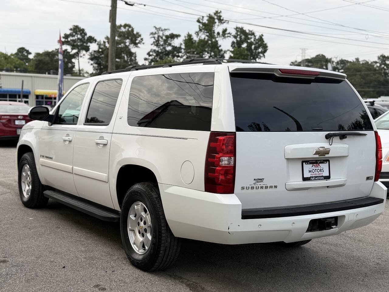 Used 2009 Chevrolet Suburban LT w/ Luxury Package RWD image 5