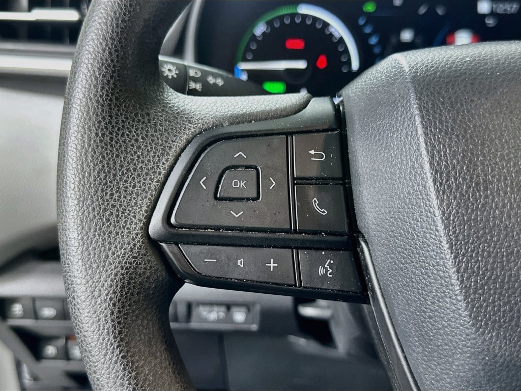Used 2025 Toyota Sienna LE FWD image 25