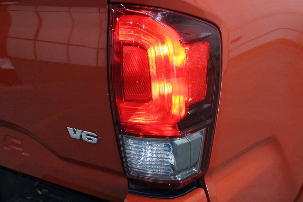 Used 2016 Toyota Tacoma TRD Sport image 34