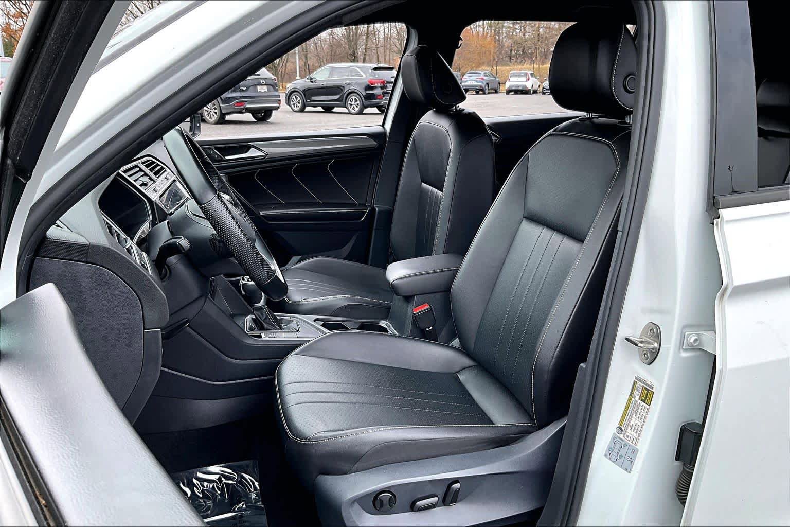 Used 2022 Volkswagen Tiguan SE R-Line FWD image 8