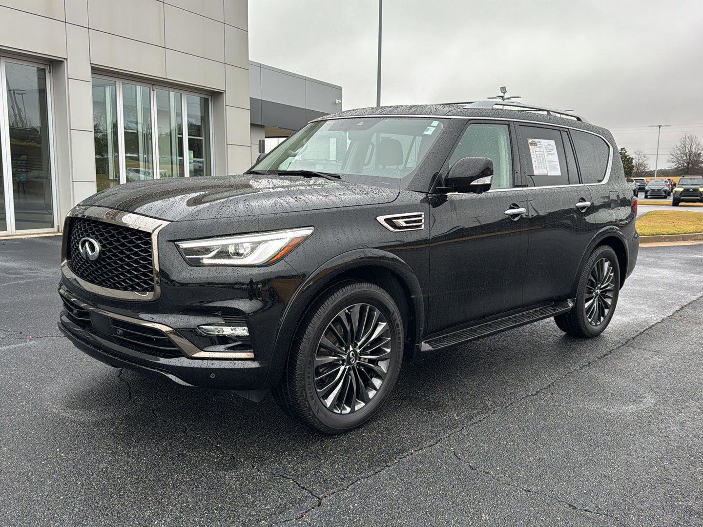 Used 2021 INFINITI QX80 Premium Select w/ Cargo Package image 2