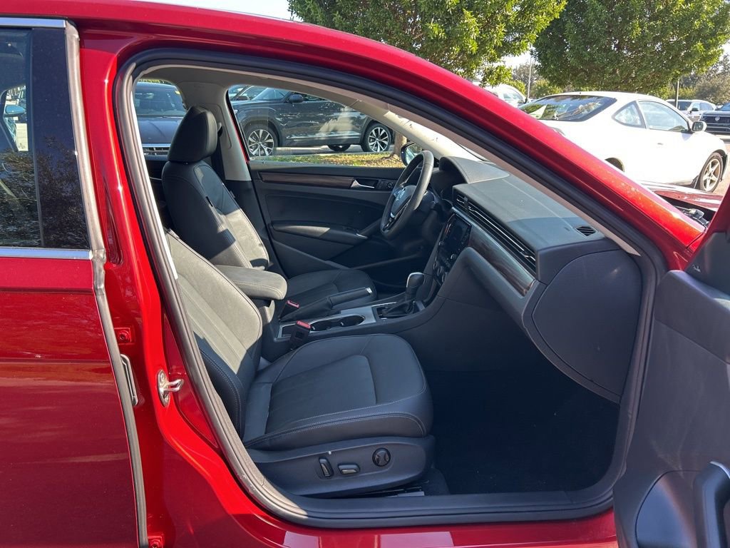 Used 2022 Volkswagen Passat 2.0T image 41