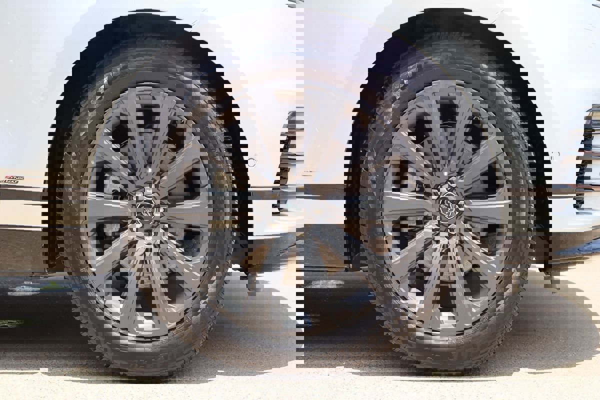 Used 2018 Land Rover Range Rover Velar R-Dynamic SE image 56