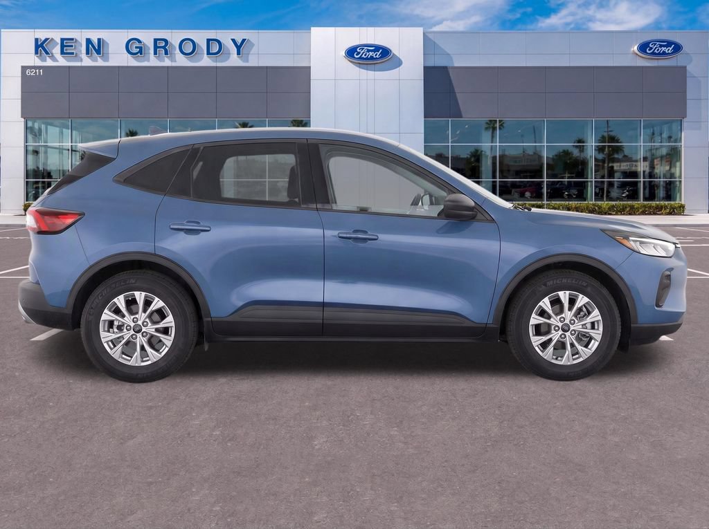 Used 2025 Ford Escape Active w/ Tech Pack #1 FWD image 3