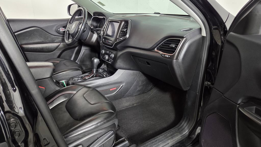 Used 2020 Jeep Cherokee Trailhawk AWD/4WD image 36