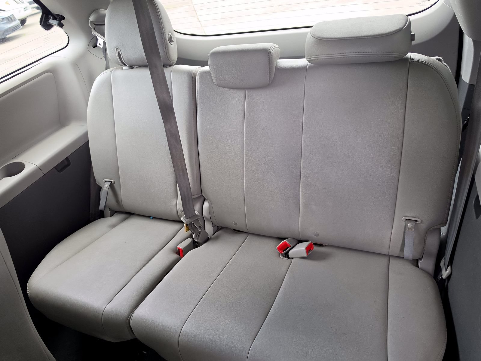 Used 2020 Toyota Sienna XLE Premium FWD image 16