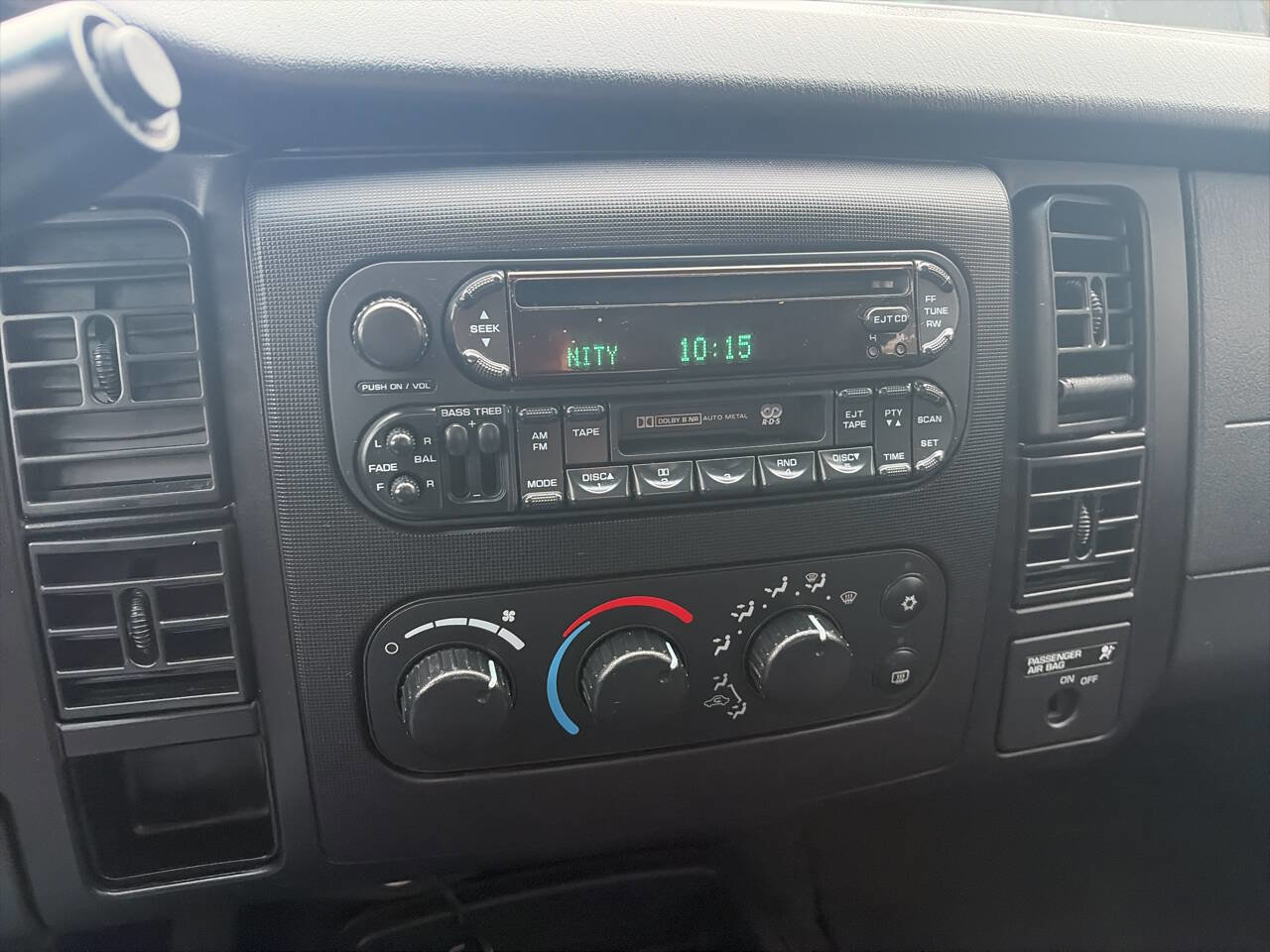 Used 2004 Dodge Dakota Sport w/ Deluxe Convenience Group image 21