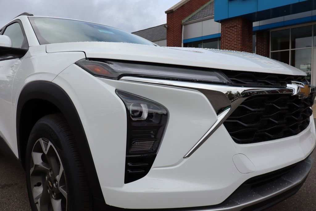 New 2026 Chevrolet Trax LT w/ Driver Confidence Package image 3