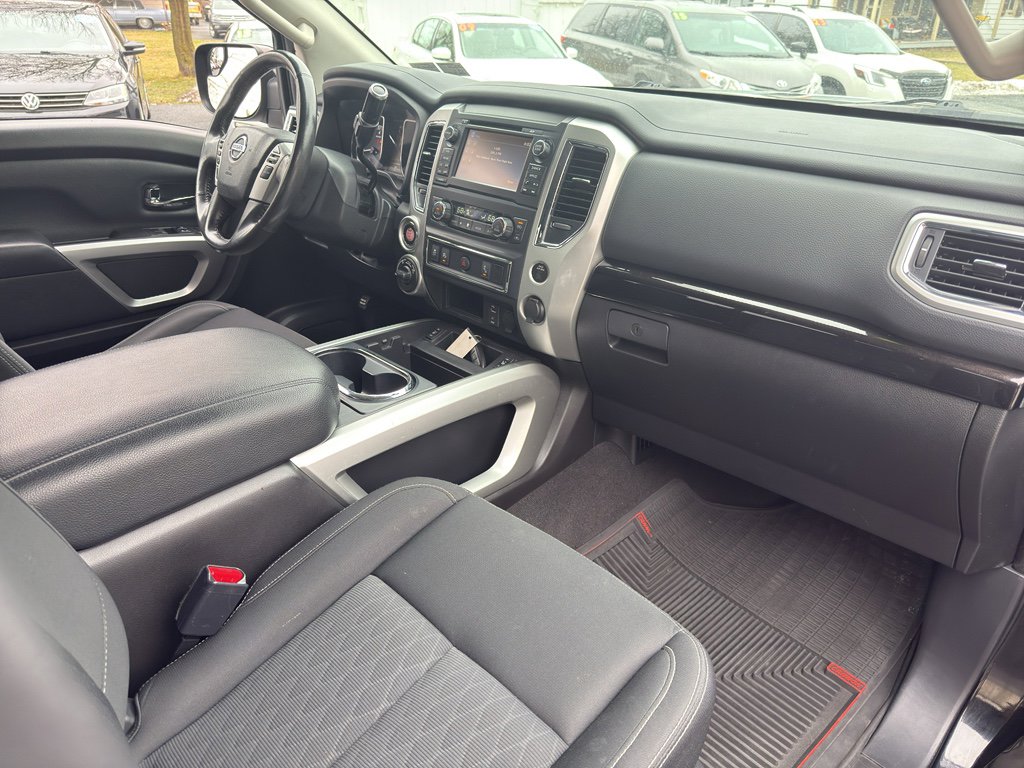Used 2017 Nissan Titan SV image 29