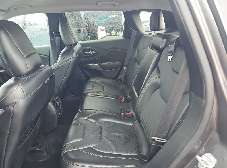 Used 2019 Jeep Cherokee Limited AWD/4WD image 4