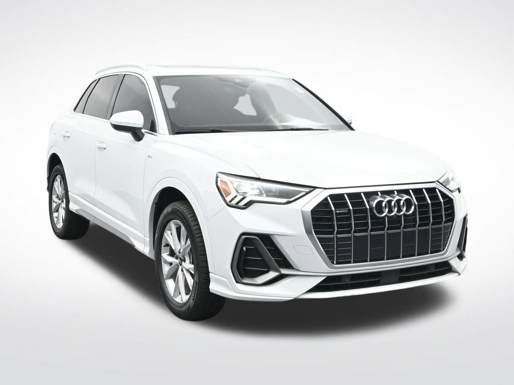 Used 2022 Audi Q3 2.0T Premium Plus w/ Premium Plus Package AWD/4WD image 3