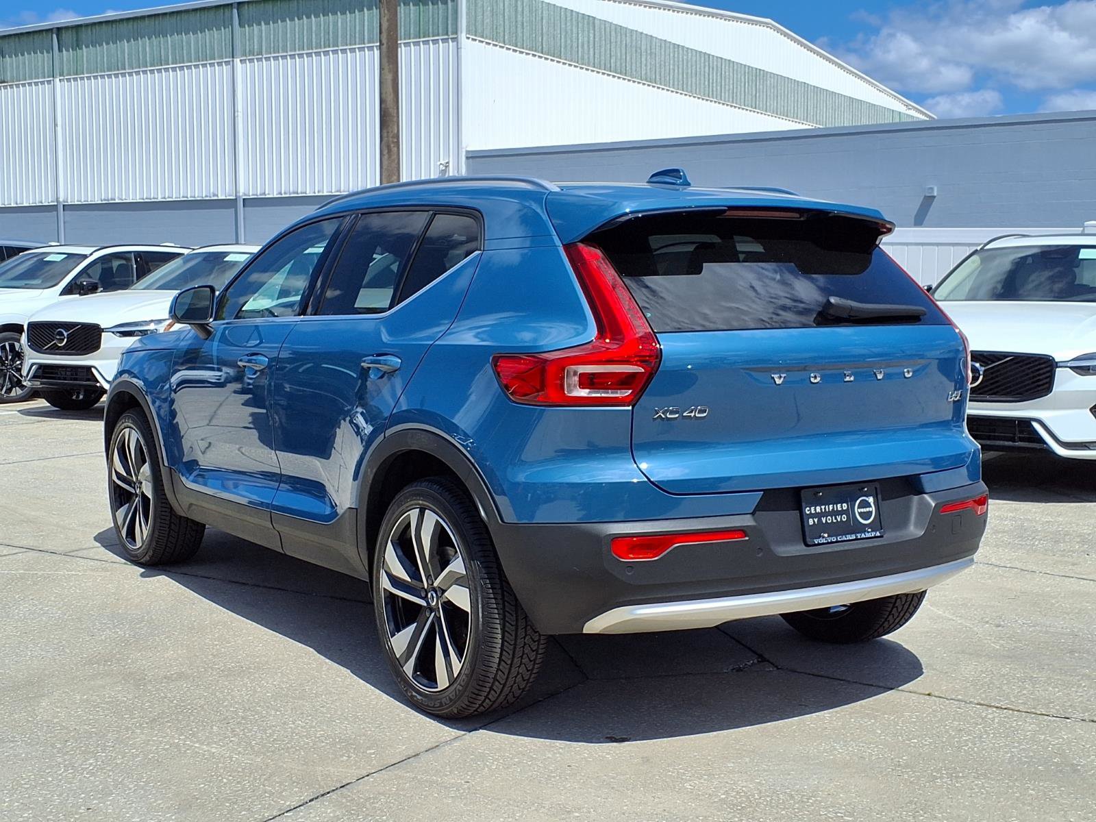 Certified 2023 Volvo XC40 B5 Plus AWD/4WD image 5