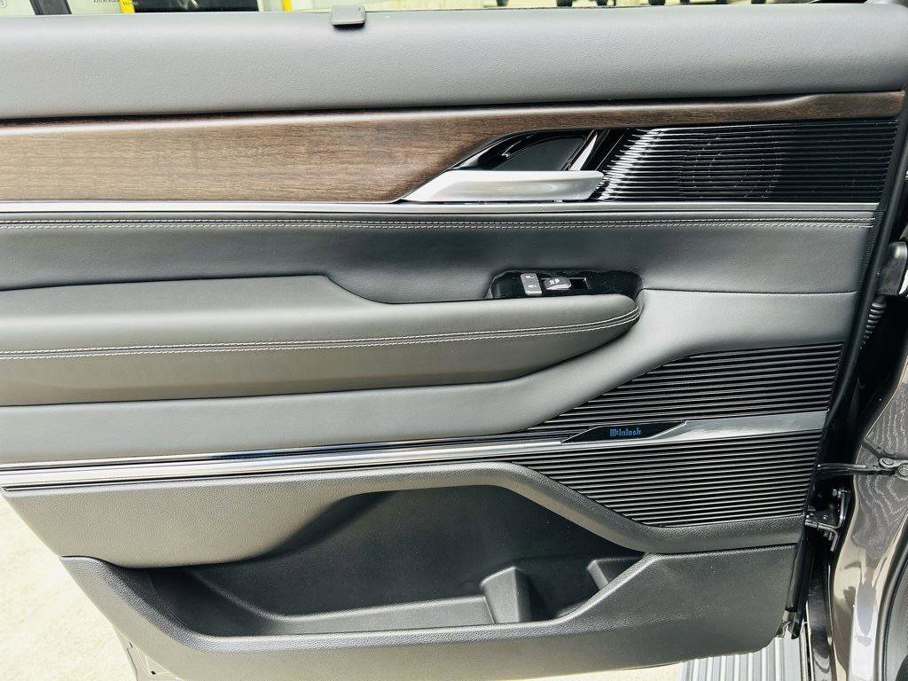 New 2024 Jeep Grand Wagoneer L 4WD w/ Convenience Group III image 29