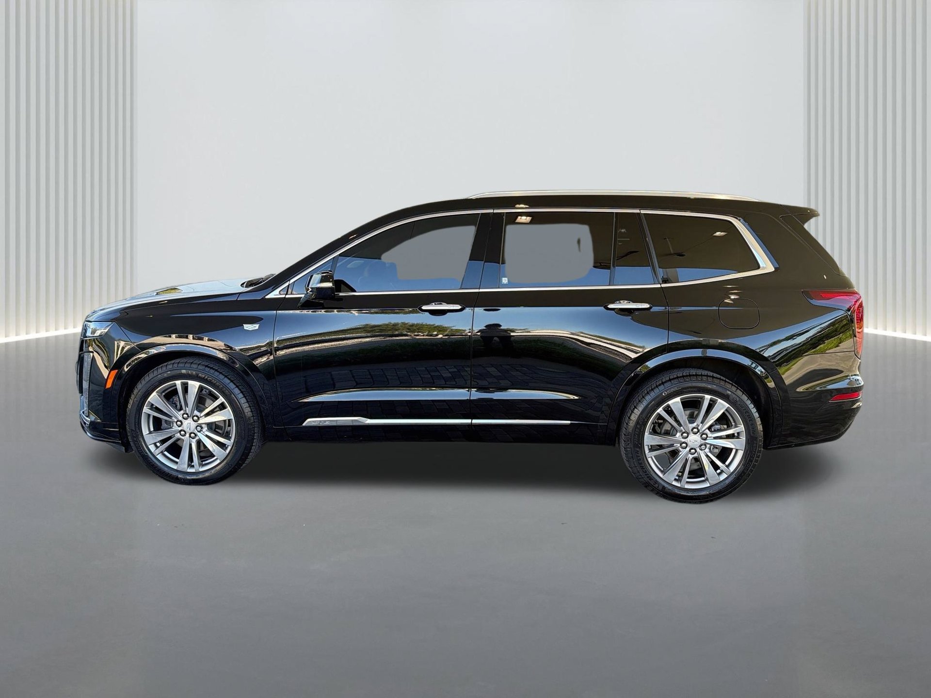 Certified 2024 Cadillac XT6 Premium Luxury FWD image 2