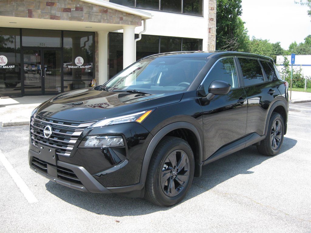 Used 2026 Nissan Rogue SV FWD image 2
