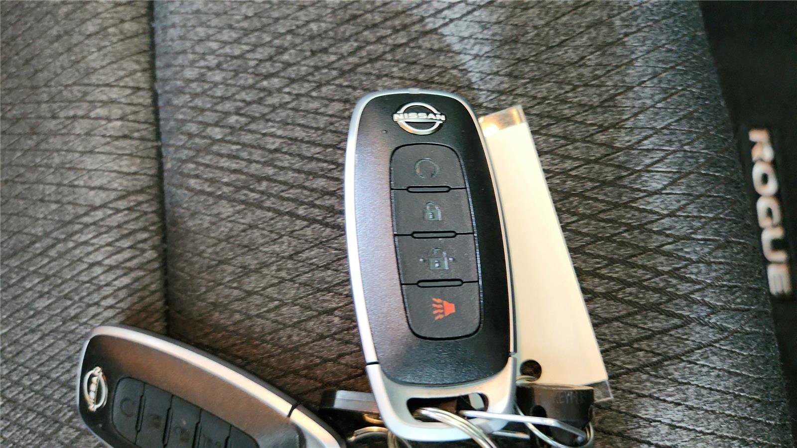 Used 2024 Nissan Rogue SV image 21