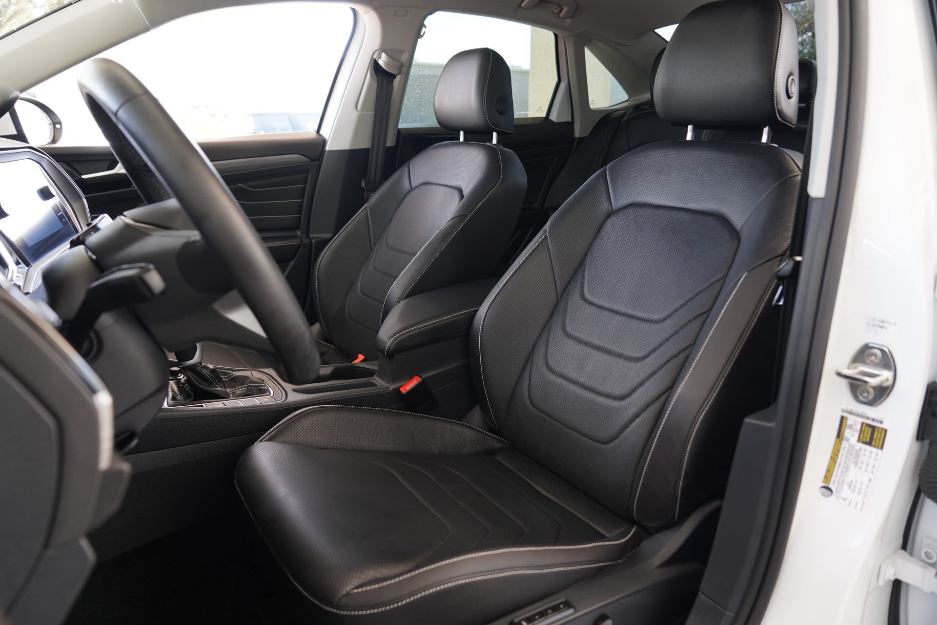 Used 2024 Volkswagen Jetta SEL FWD image 9