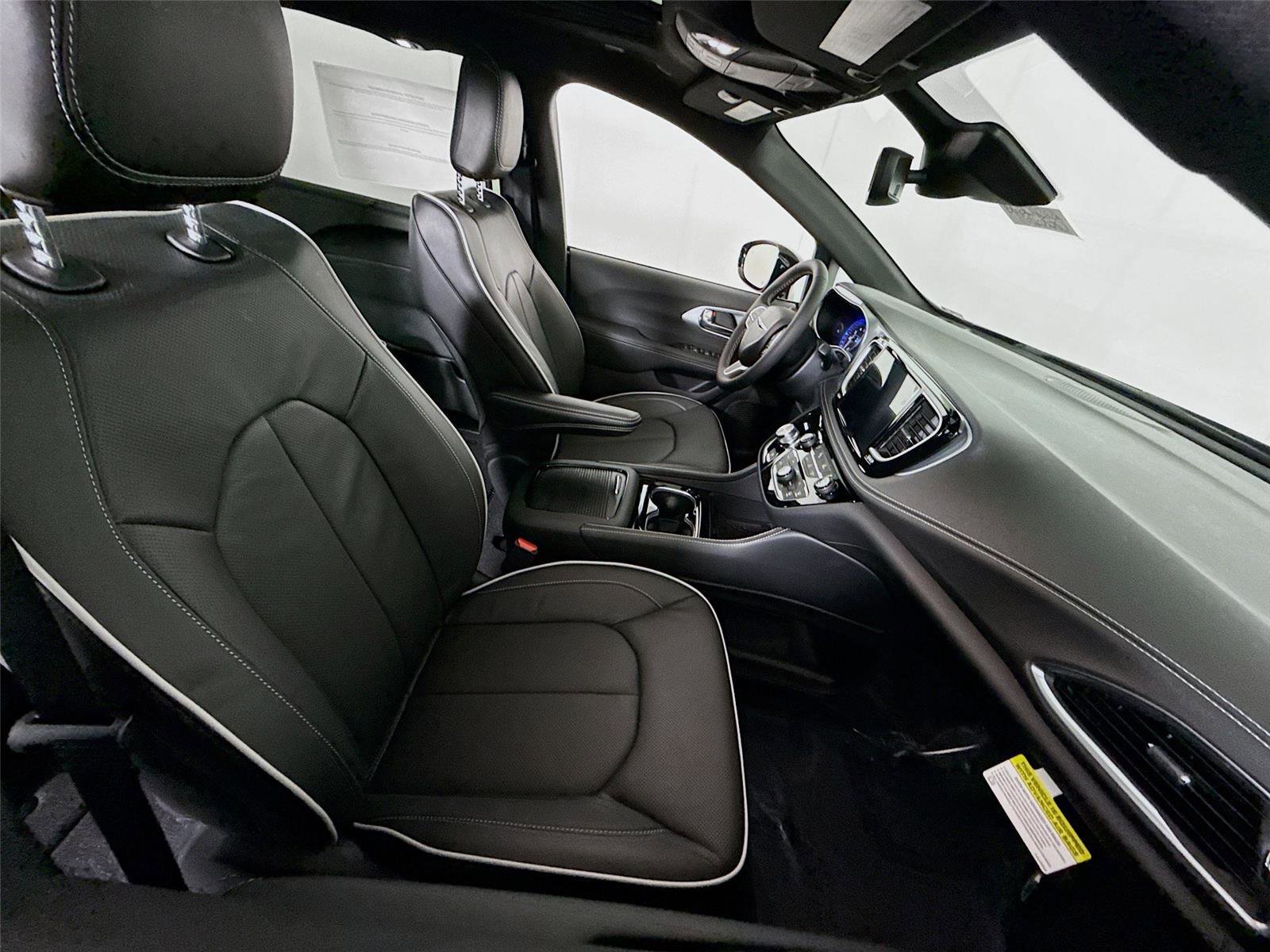 New 2026 Chrysler Pacifica Limited FWD image 24