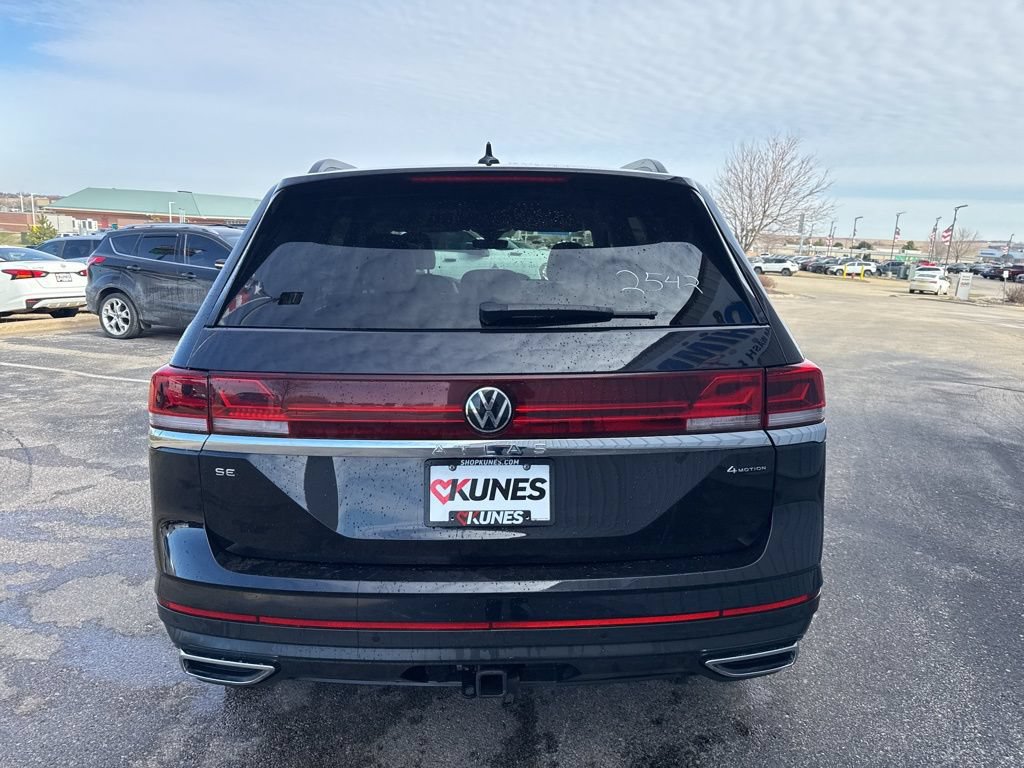 Used 2025 Volkswagen Atlas SE AWD/4WD image 6