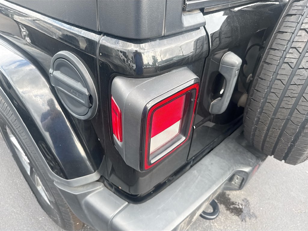 Certified 2022 Jeep Wrangler Unlimited Sahara w/ Cold Weather Group AWD/4WD image 9
